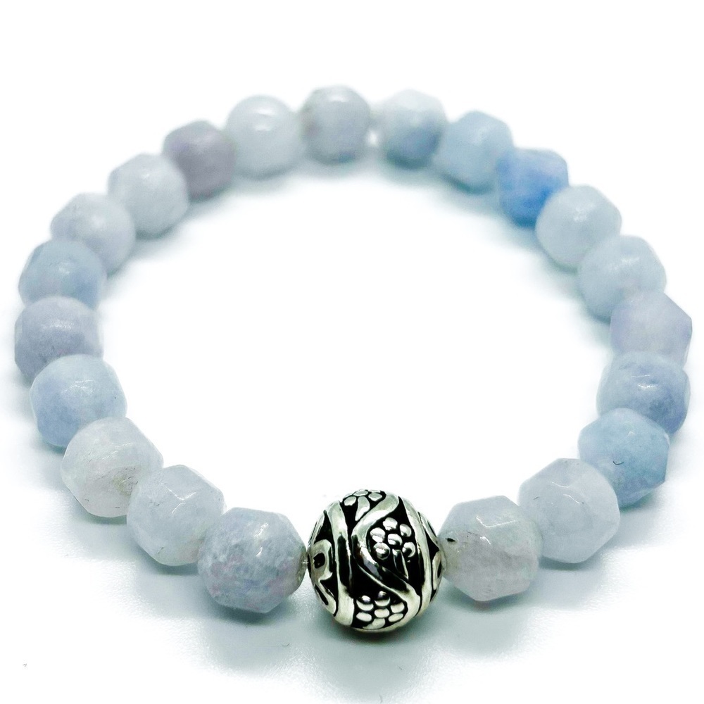 NWOT Genuine, aquamarine beaded stretch bracelet with Silver center